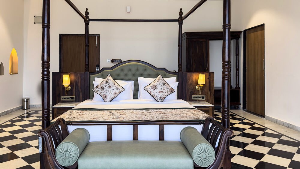 Four-poster bedroom