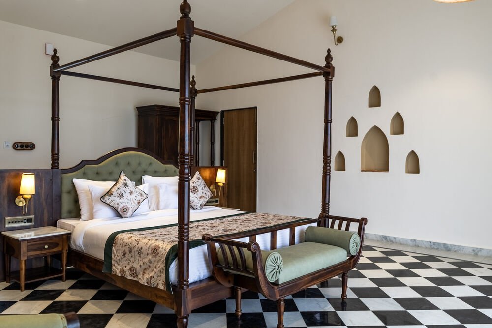 Four-poster bedroom
